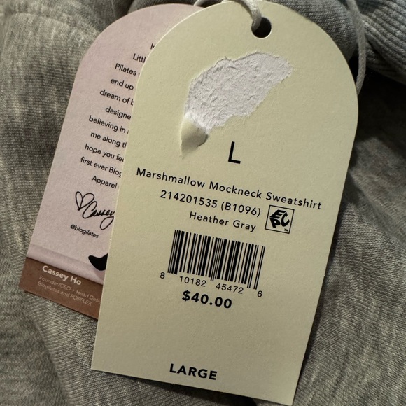 Elegant Gray Women's Turtleneck Sweater - Picture 7 of 8